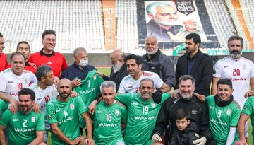ویدیو| ادای احترام پیشکسوتان فوتبال به سردار سلیمانی