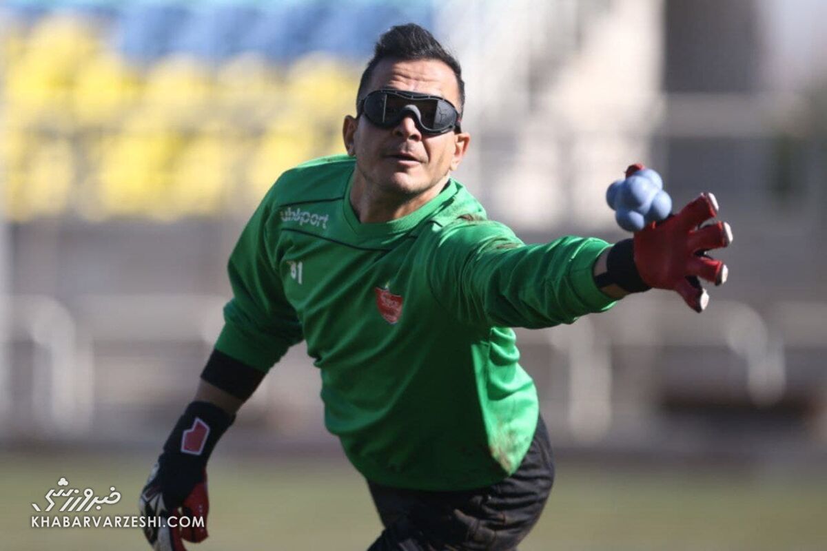 عکس| تمرینات ویژه گلر پرسپولیس/ چالش روزانه لک با عینک مخصوص