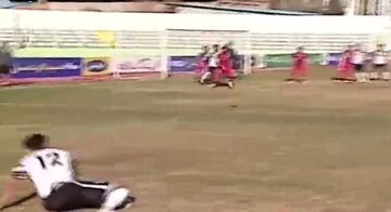 ببینید| پرتاب اوت عجیب بازیکن شاهین مقابل خیبر