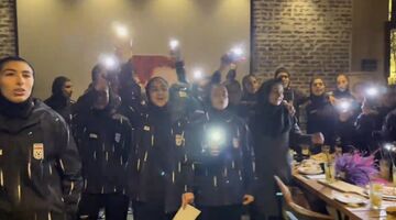 ببینید| همخوانی ترانه «وطنم» توسط دختران تیم ملی فوتبال ایران پیش از سفر به هند