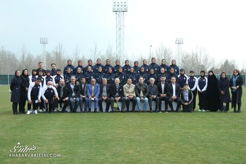 عکس تیمی ایران؛ مراسم بدرقه تیم ملی زنان ایران برای حضور در جام ملت‌های آسیا (25 دی 1400)