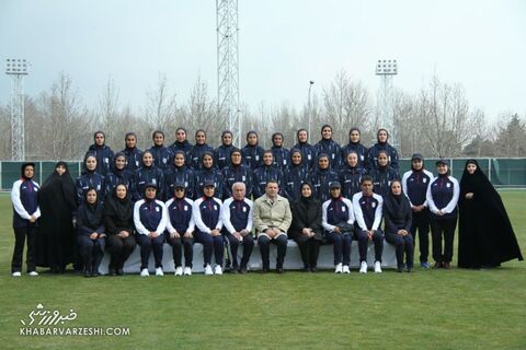 عکس تیمی ایران؛ مراسم بدرقه تیم ملی زنان ایران برای حضور در جام ملت‌های آسیا (25 دی 1400)