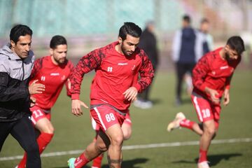 یک تیم اماراتی خواستار جذب هافبک سرخ‌ها شد/ واکنش پرسپولیس و گل‌محمدی
