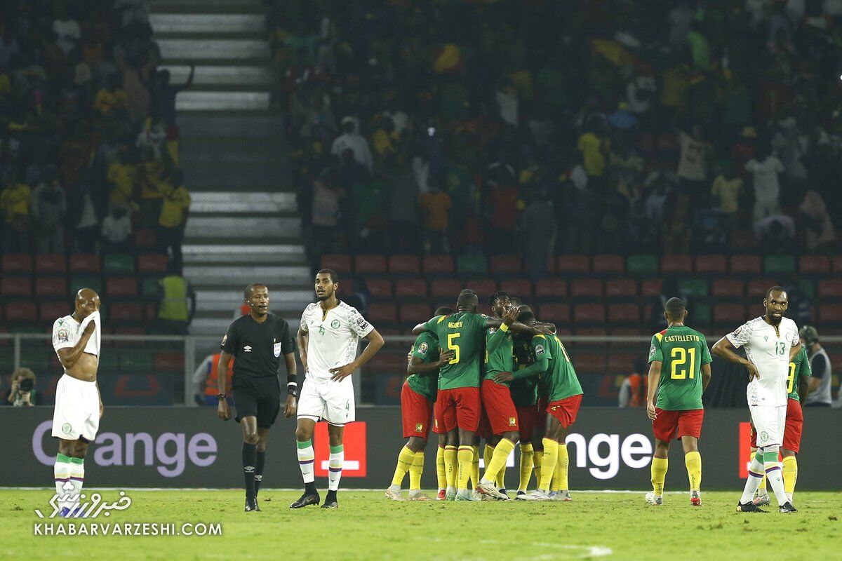 کامرون ۲ - کومور ۱/ صعود سخت با شکست تیمی که دروازه‌بان نداشت!
