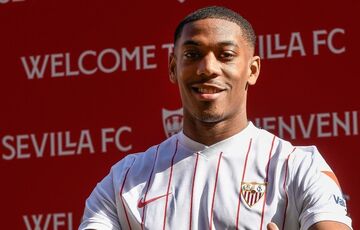 عکس| ایده جالب در مراسم معارفه ستاره جدید