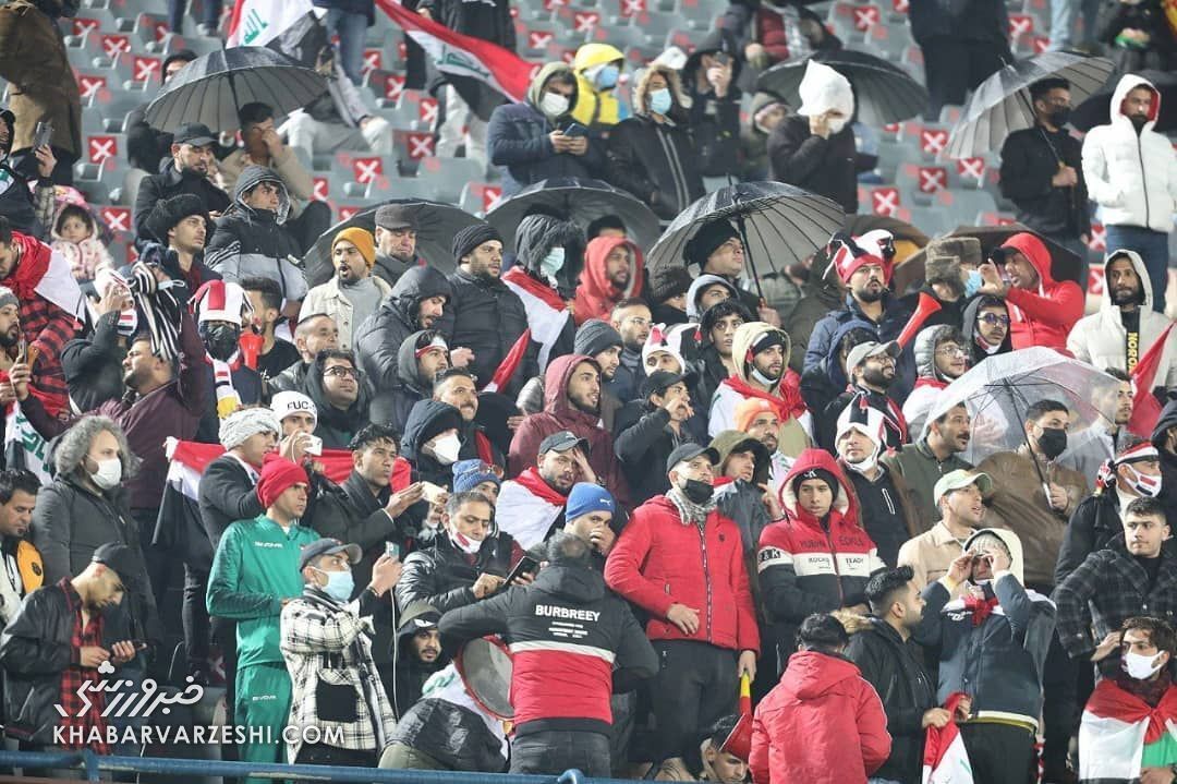 چطور به کنسرت ها مجوز می دهند اما به فوتبال نه؟!/ موسیقی آزاد است اما...