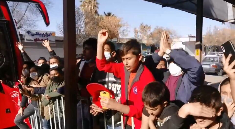 ویدیو| تشویق پرسپولیسی‌ها توسط هواداران سیرجانی