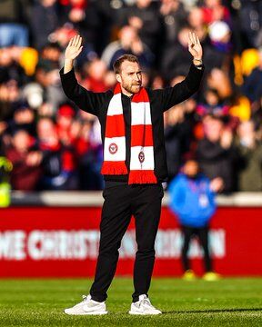 عکس / استقبال گرم از کریستین اریکسن بعد از بازگشت به میدان، 7 ماه پس از ایست قلبی