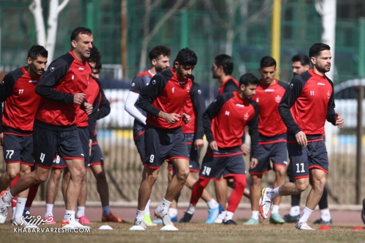  تاخیر یک ساعته پرواز پرسپولیسی‌ها به سیرجان