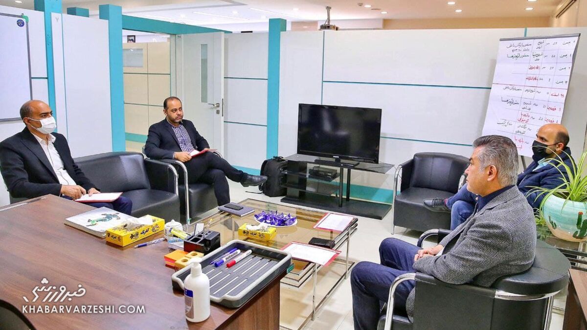 عکس| سرپرست جدید تیم‌ملی کارش را استارت زد/ اولین روز کاری استیلی در مرکز ملی فوتبال