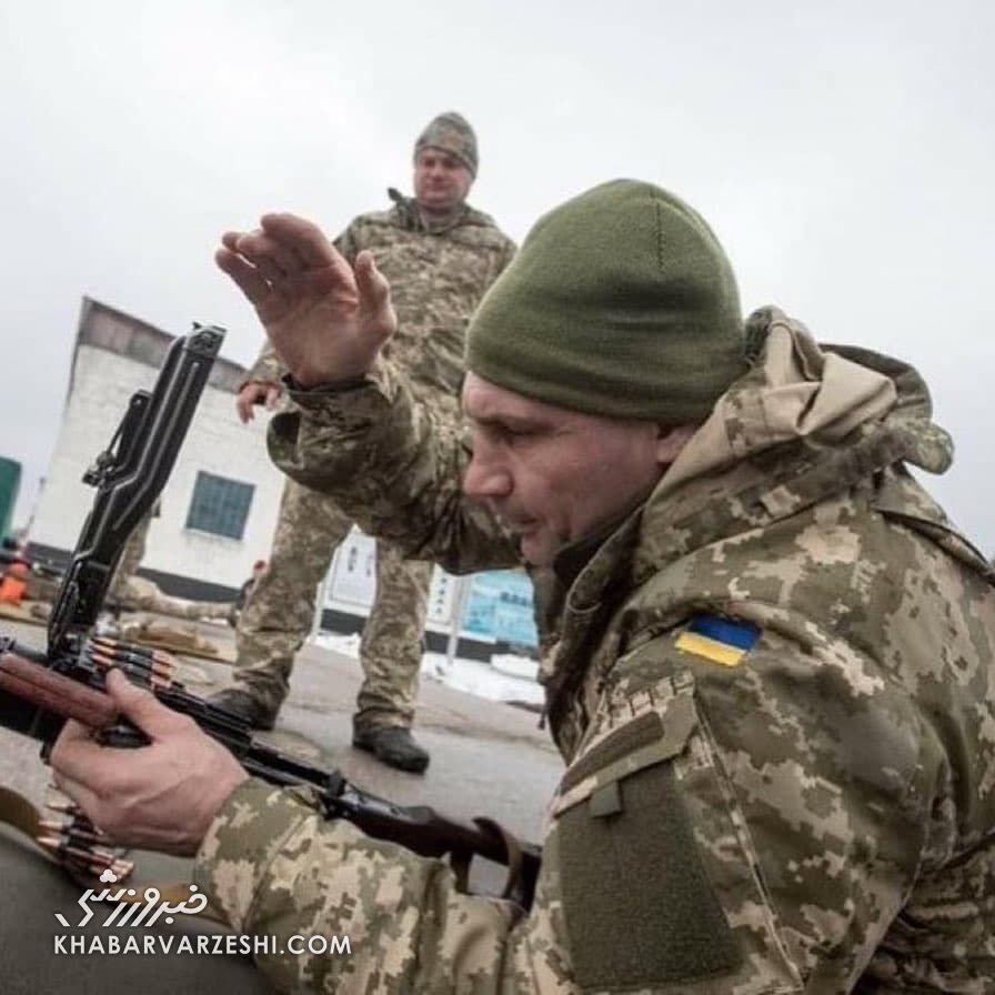 عکس| ۲ قهرمان بوکس جهان برای دفاع از کشور به ارتش اوکراین پیوستند