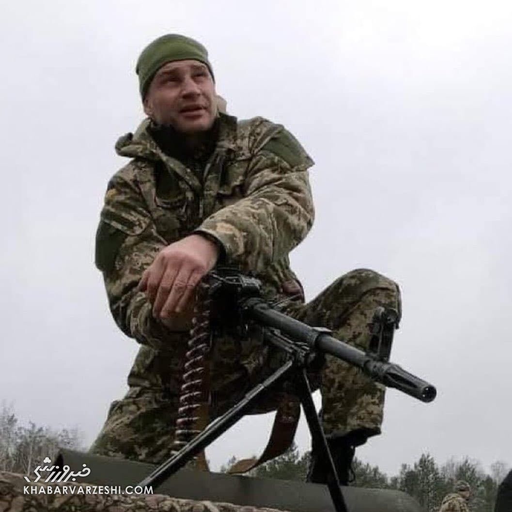 عکس| ۲ قهرمان بوکس جهان برای دفاع از کشور به ارتش اوکراین پیوستند