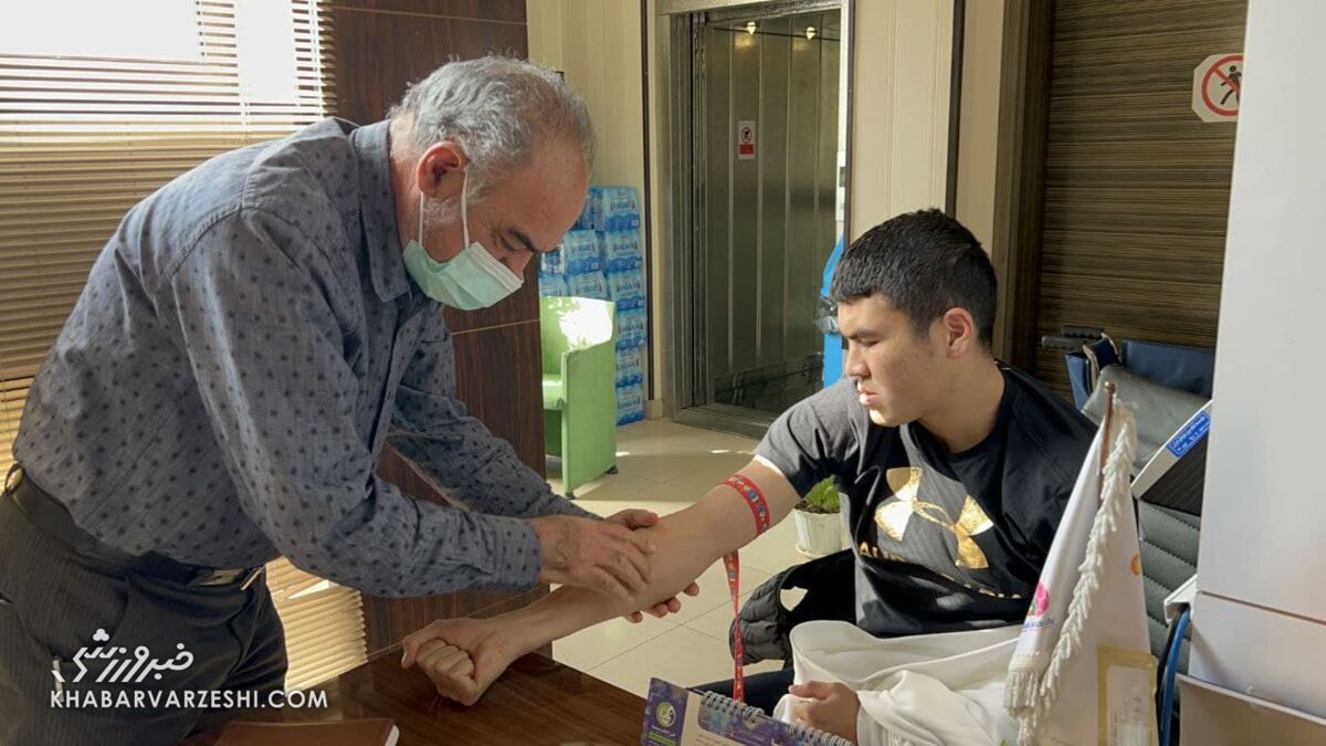 عکس| موفقیت مهاجم ازبکستانی پرسپولیس در تست‌های پزشکی