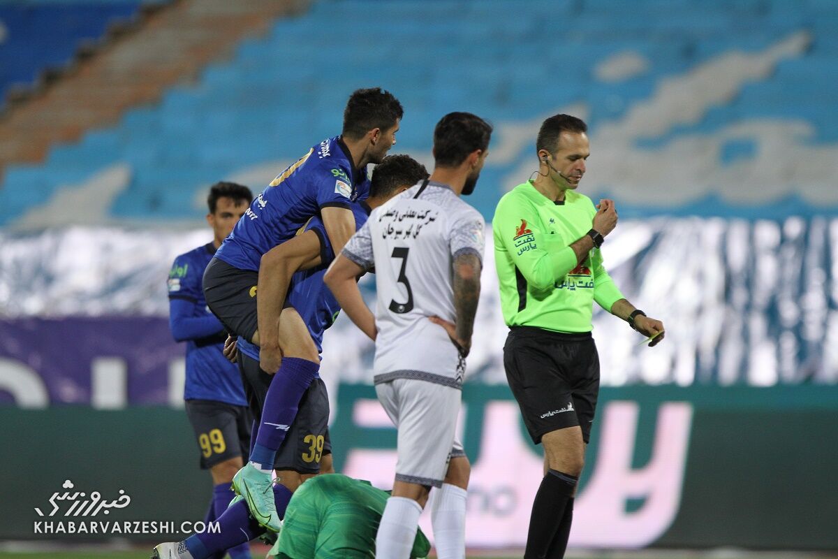 عکس| توییت معنادار باشگاه گل‌گهر بعد از اتمام بازی/ پنالتی صد میلیاردی برای استقلال گرفته شد!