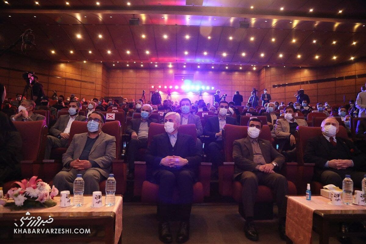 وزیر اقتصاد: پنج سال دیگر شاهد ثمرات واگذاری سرخابی‌ها خواهیم بود