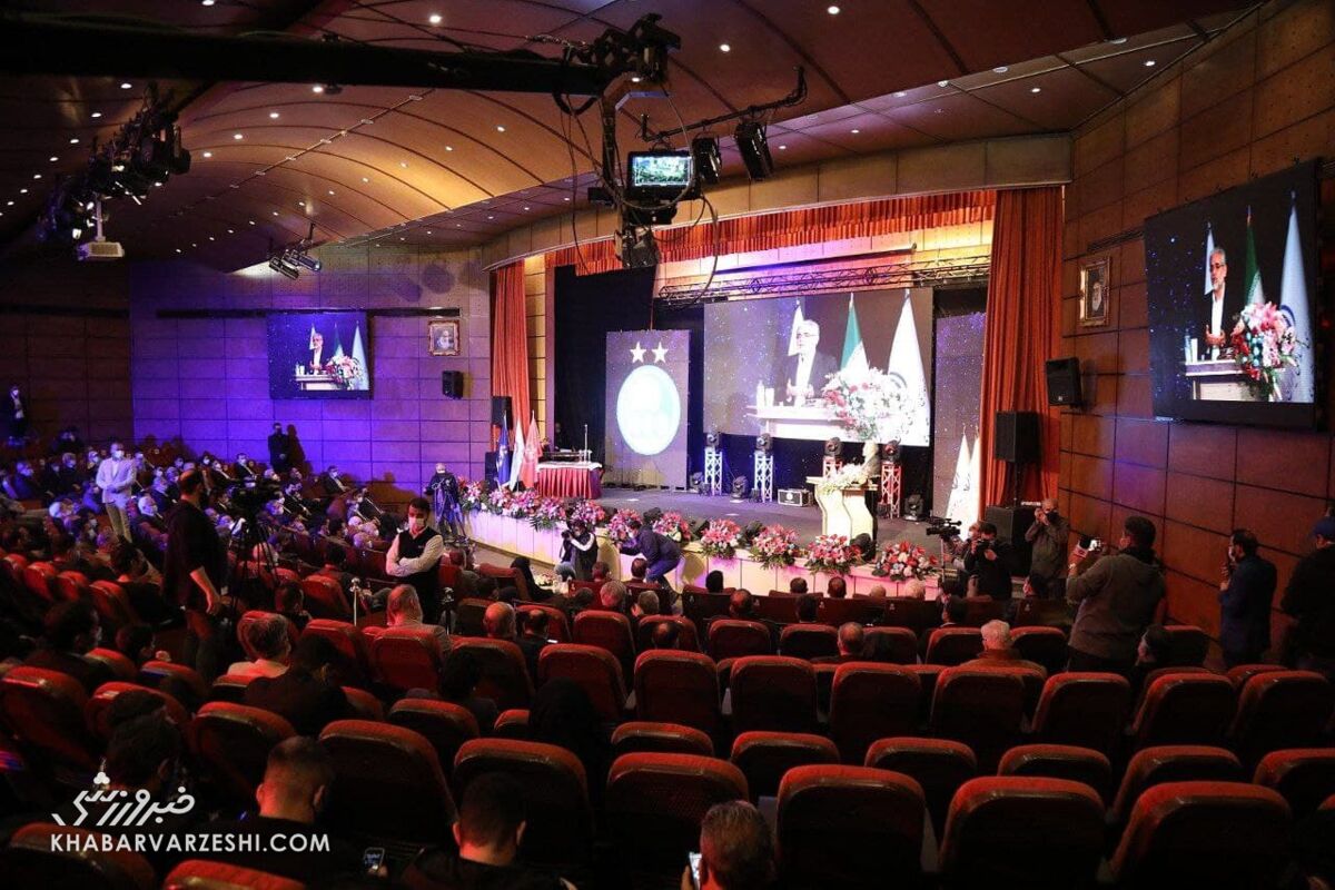  غیبت بازیکنان و مربیان استقلال و پرسپولیس در جشن واگذاری/ پیشکسوت آبی‌ها قهر کرد