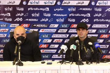 واکنش عجیب مربی استقلال به سوال مهم خبرنگاران/ شما کلا درباره بازی ما با صنعت نفت آبادان سوال ندارید؟/ درمورد قرارداد بازیکن برزیلی تصمیم درستی گرفتیم