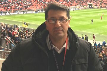 عکس| سوءاستفاده بازیکن سابق استقلال از عکس کیروش برای آکادمی فوتبالش در انگلیس