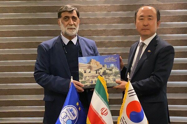 دیدار مدیرعامل استقلال با سفیر کره‌جنوبی در تهران/ آبی‌ها آماده عقد قرارداد با باشگاه‌های کره‌ای 