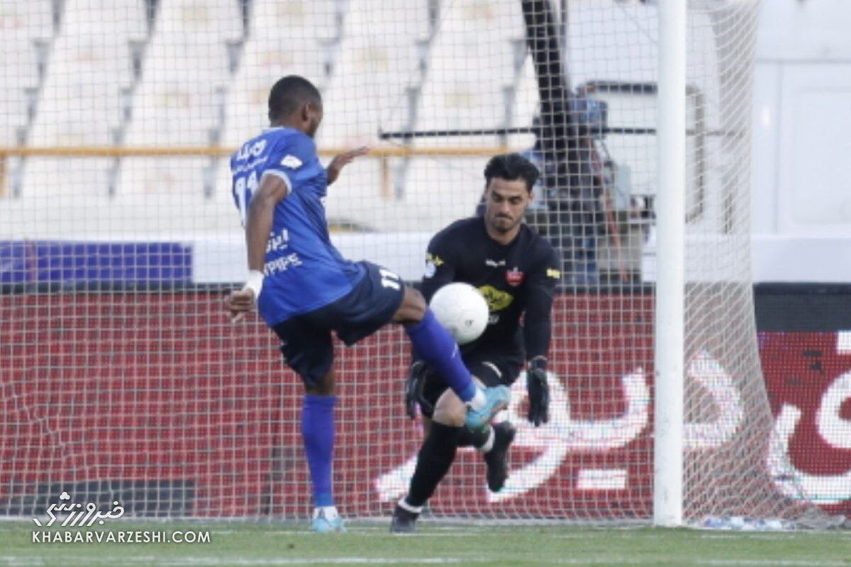 عکس| فریم به فریم از صحنه مشکوک پنالتی برای استقلال
