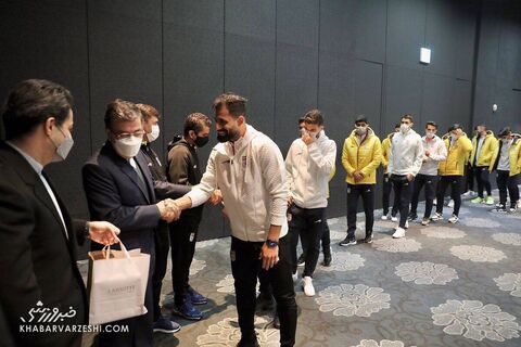 حضور سفیر ایران در اردوی تیم ملی در کره‌جنوبی (2 فروردین 1400)