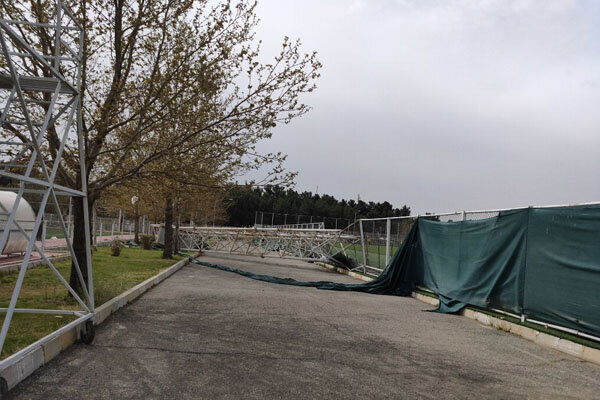 عکس| خسارت شدید طوفان به کمپ تیمهای ملی فوتبال