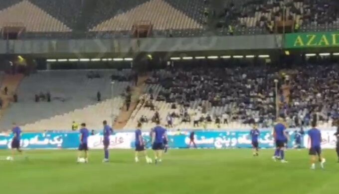 ویدیو| گرم کردن بازیکنان استقلال پیش از شروع دیدار با پیکان