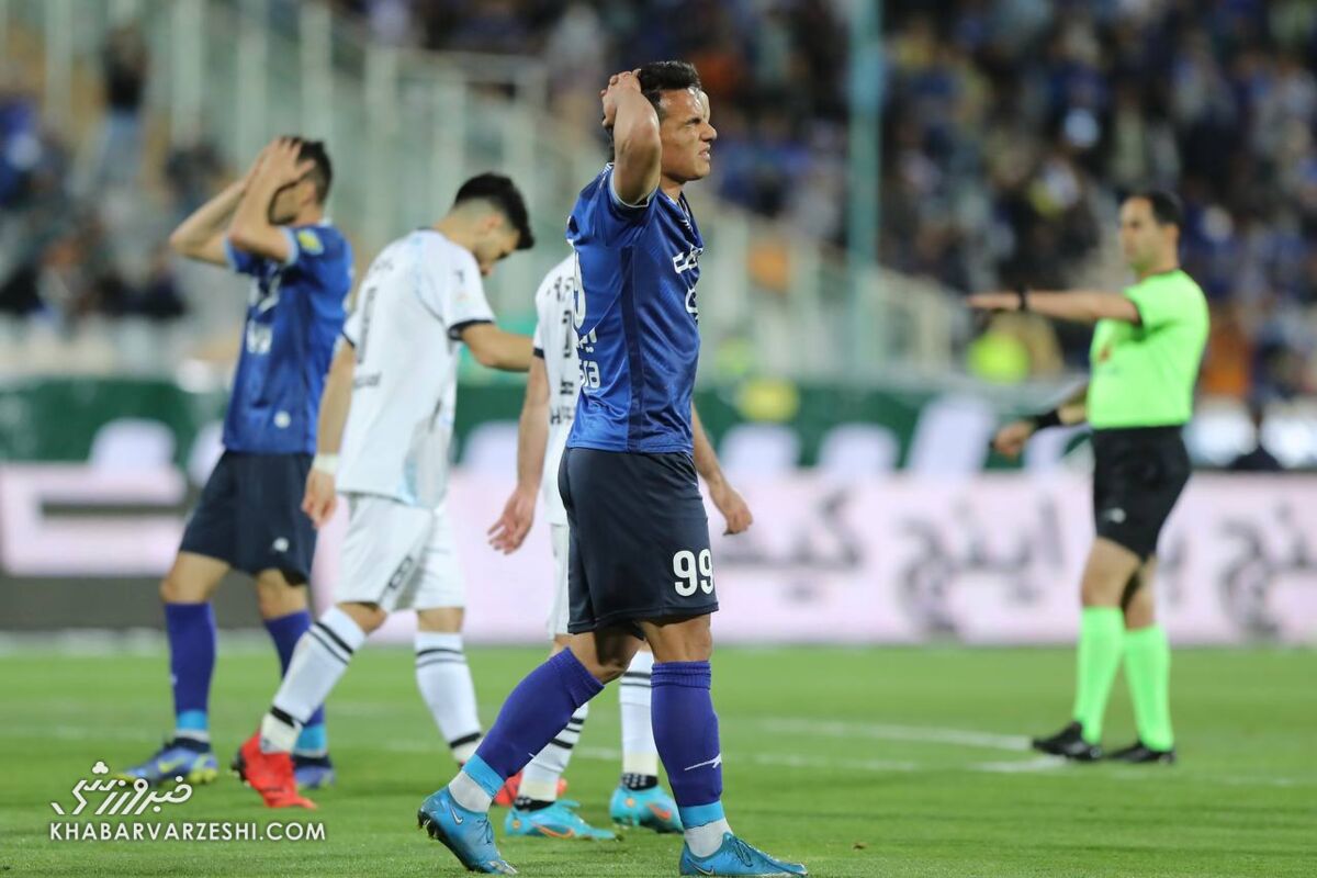 حمله به ستاره ملی پوش استقلال/ اتفاق تلخ برای یک آبی پوش تکرار می سود؟