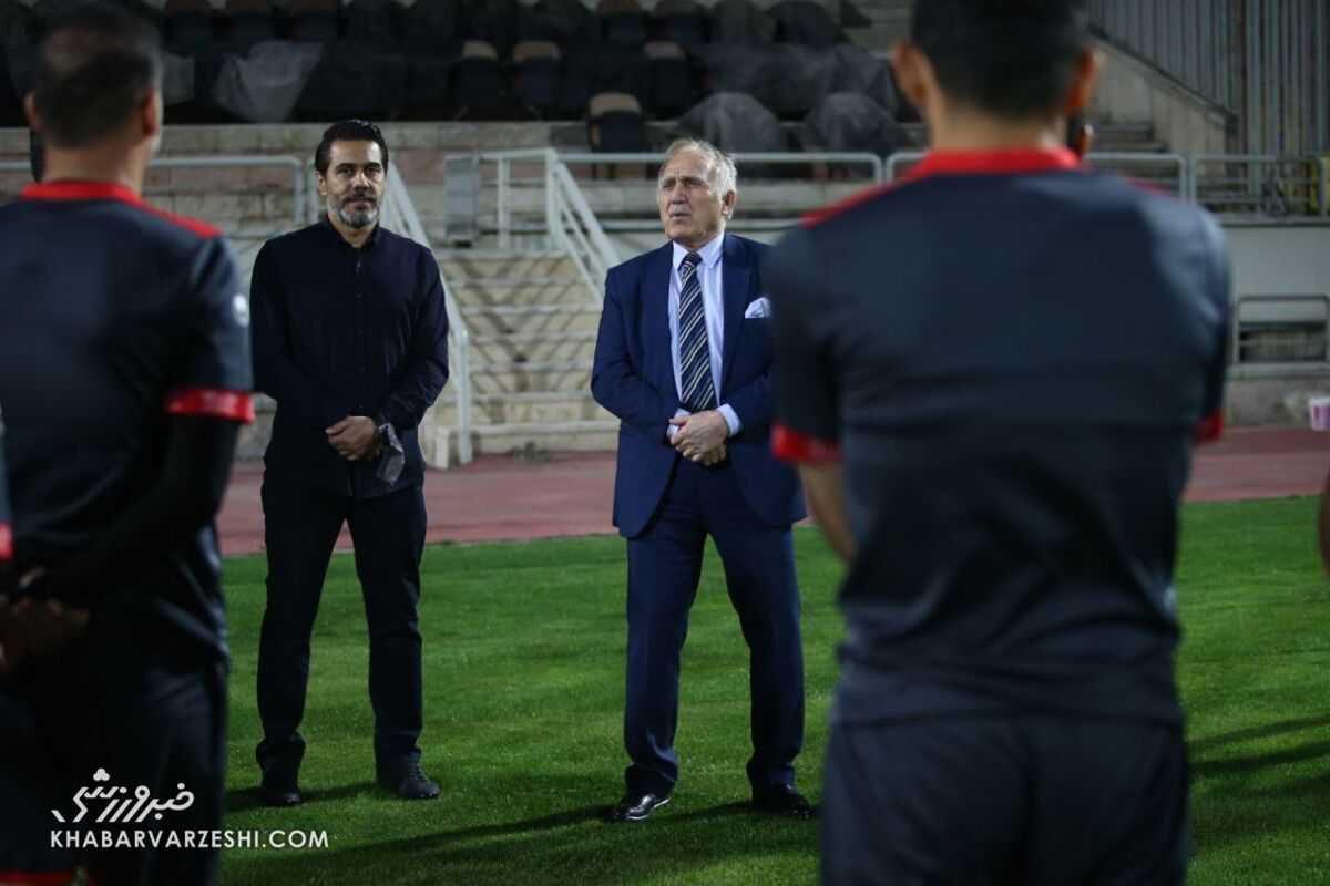 عکس| تمرین شبانگاهی پرسپولیس با حضور یک مهمان ویژه