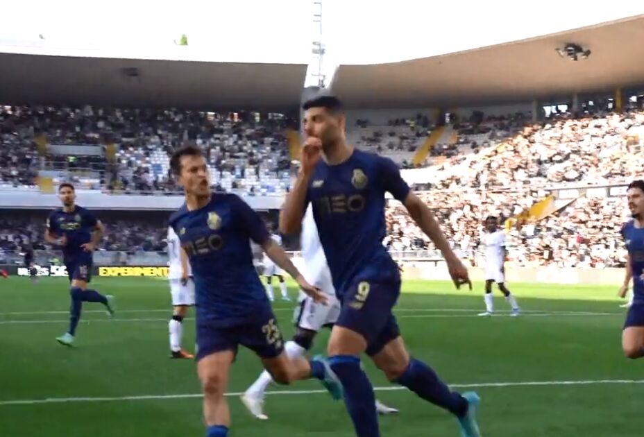 عکس| جنجال بزرگ طارمی در لیگ پرتغال/ حمله به ستاره ایرانی پورتو با پرتاب صندلی