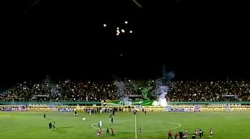 ویدیو| جشن بازیکنان آلومینیوم با هواداران پس از صعود به فینال جام حذفی