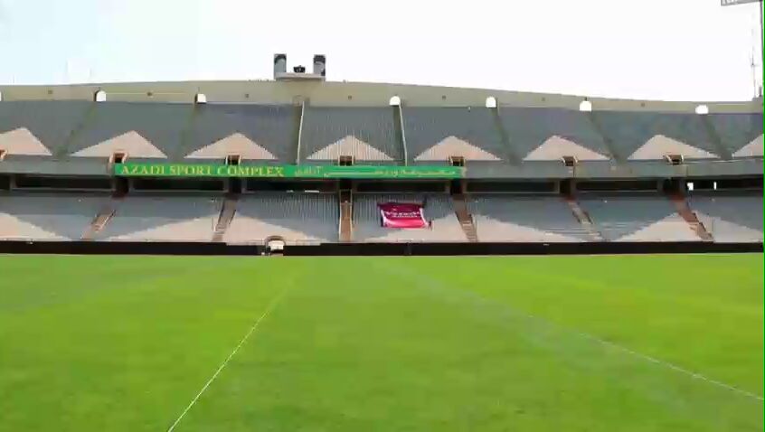 ویدیو| آماده سازی چمن ورزشگاه آزادی برای برگزاری فینال جام حذفی