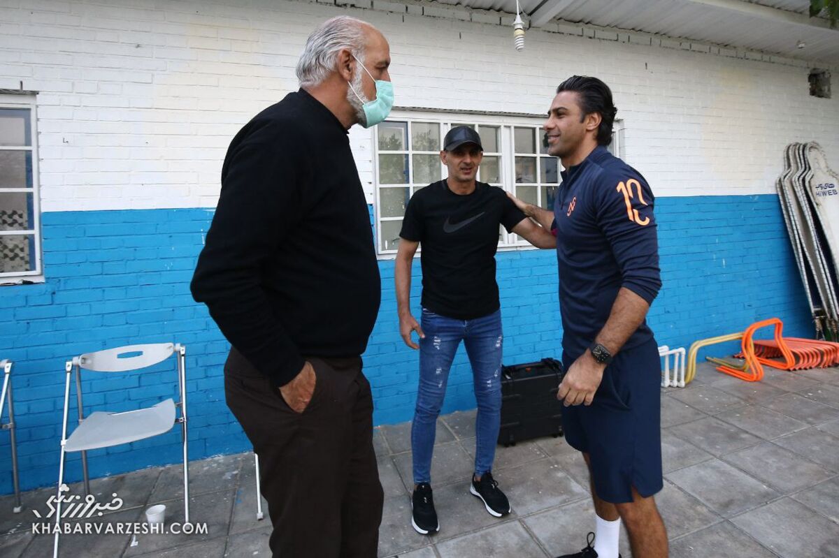 آقای قایدی! قلعهنویی را مجبور کن تو را دعوت کند/ لیست تیم ملی را دیدم سردرد گرفتم!/ ۵۰ سال است تیم ملی روی کاکُل استقلالیها میچرخد اما... آقای قایدی! قلعهنویی را مجبور کن تو را دعوت کند/ لیست تیم ملی را دیدم سردرد گرفتم!/ ۵۰ سال است تیم ملی روی کاکُل استقلالیها میچرخد اما...