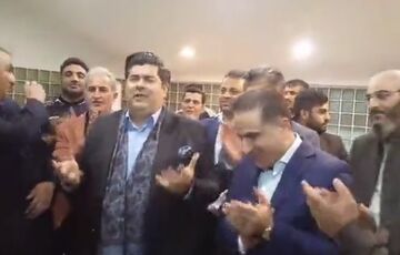 ویدیو| اجرای قطعه «ایران» توسط سالار عقیلی در رختکن نساجی