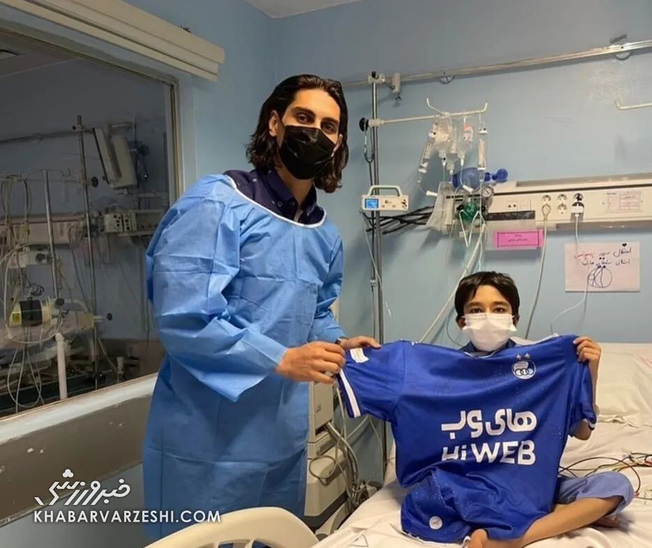 عکس| اقدام جالب مدافع سابق استقلال در بیمارستان/ یک کودک هوادار به آرزویش رسید