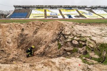«جنگ» فوتبال را از یاد آدم می‌برد/ فوتبالی‌ها هم به فکر نجات جانشان هستند/ اگر ساپینتو بیاید استقلال زیبا بازی می‌کند/ به خاطر جام‌جهانی اختصاصی تمرین کنید!