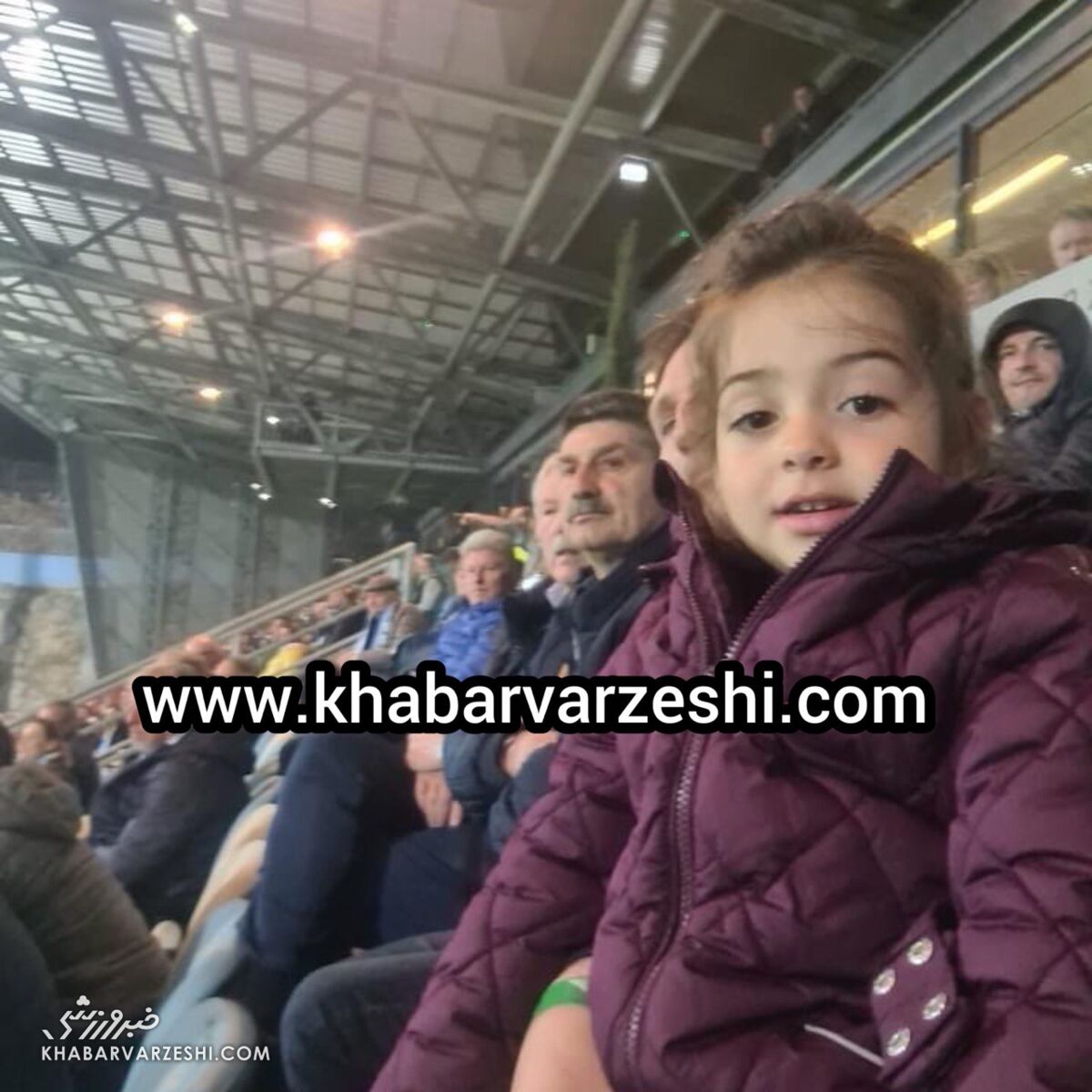 تصویر اختصاصی از دختر کوچک سرمربی تیم ملی ایران در ورزشگاه/ حمایت اسکوچیچ از تیم سابقش در کرواسی