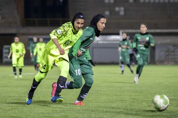 زنان خارجی در راه فوتبال ایران!
