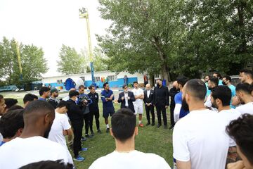 هشدار آجورلو به بازیکنان با تجربه استقلال/ مدیرعامل آبی‌ها حمایت همه جانبه خود را اعلام کرد