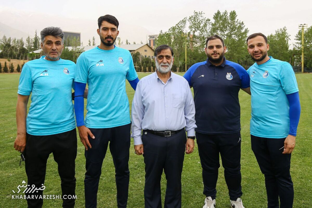 استقلال با کدام مربی خارجی مذاکره کرده است؟