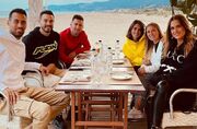 عکس‌هایی خاص از بازگشت مسی به بارسلونا/ دل لئو پیش دوستانش و سواحل کاتالونیاست