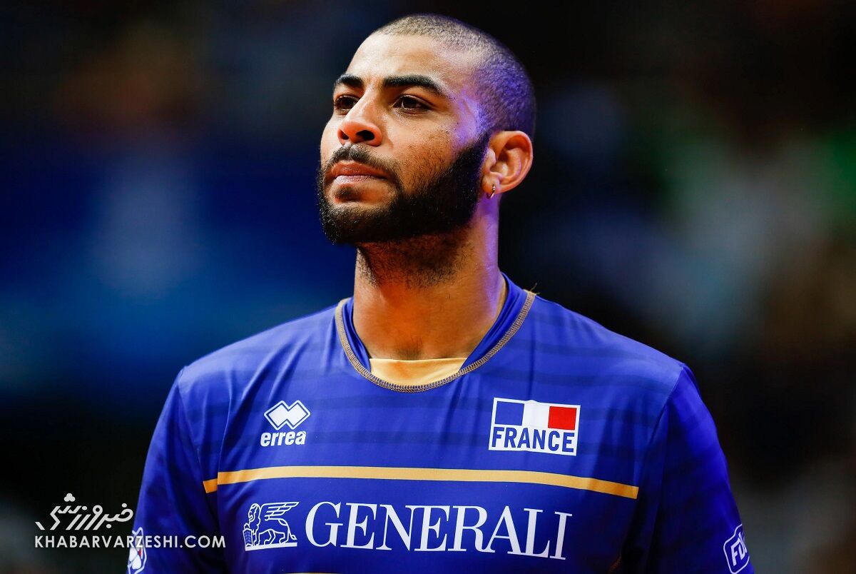 ویدیو| وقتی ستاره والیبال فرانسه، بازیکن تیم فوتبال PSG را نیمکت‌نشین کرد!