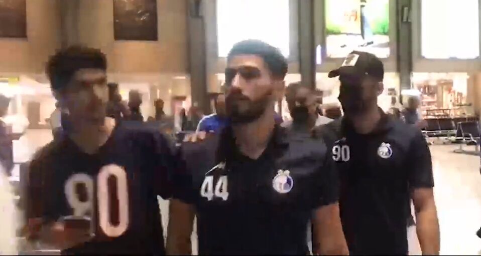 ویدیو| بازیکنان استقلال در فرودگاه حبس شدند!