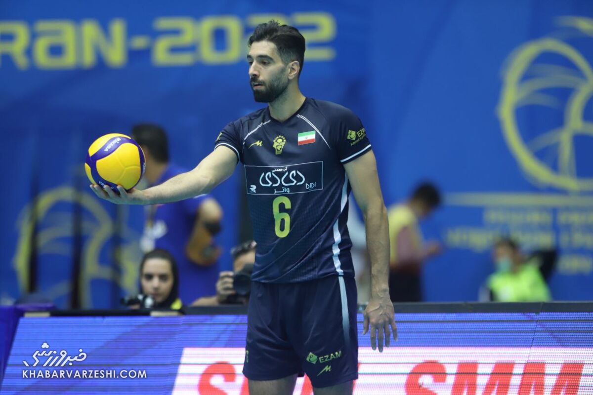 تلاش فدراسیون والیبال برای حل ممنوع‌الخروجی محمد موسوی -  صابر کاظمی پول را انتخاب کرد