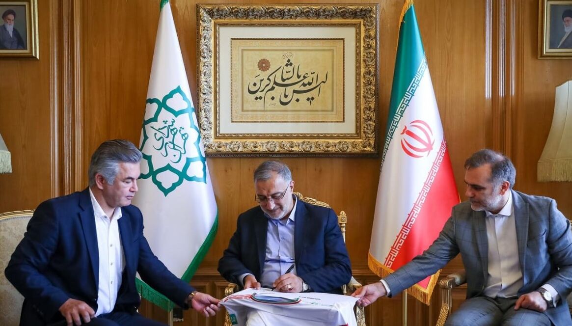 عکس| پای شهردار تهران هم به بازی‌های تدارکاتی تیم ملی باز شد