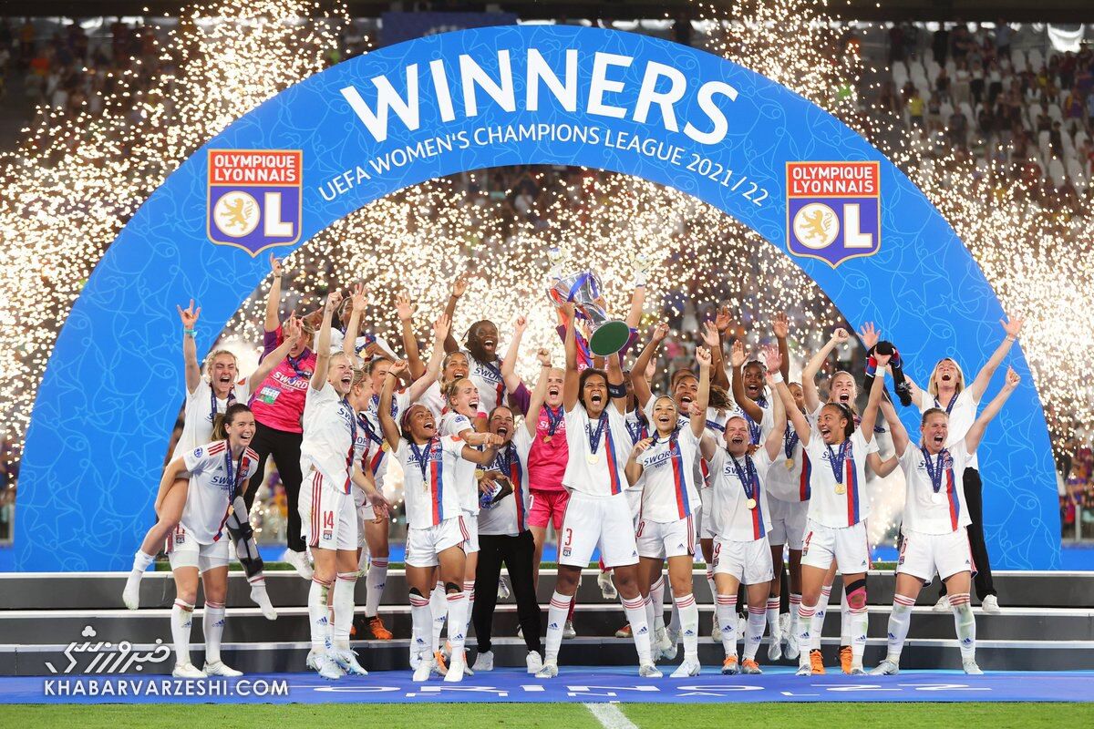 جشن قهرمانی لیون در لیگ قهرمانان اروپای زنان ۲۰۲۲-۲۰۲۱