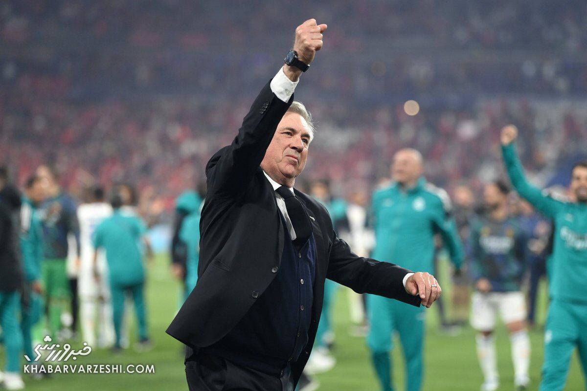 کارلو آنچلوتی؛ جشن قهرمانی رئال‌مادرید در لیگ قهرمانان اروپا ۲۰۲۲-۲۰۲۱