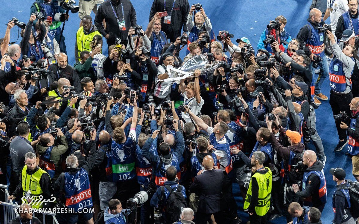 لوکا مودریچ؛ جشن قهرمانی رئال‌مادرید در لیگ قهرمانان اروپا 2022-2021