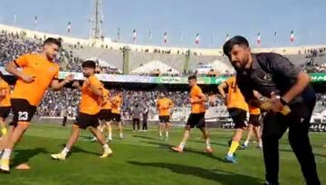 ویدیو| گرم کردن بازیکنان نفت مسجد سلیمان در جو فوق العاده ورزشگاه آزادی