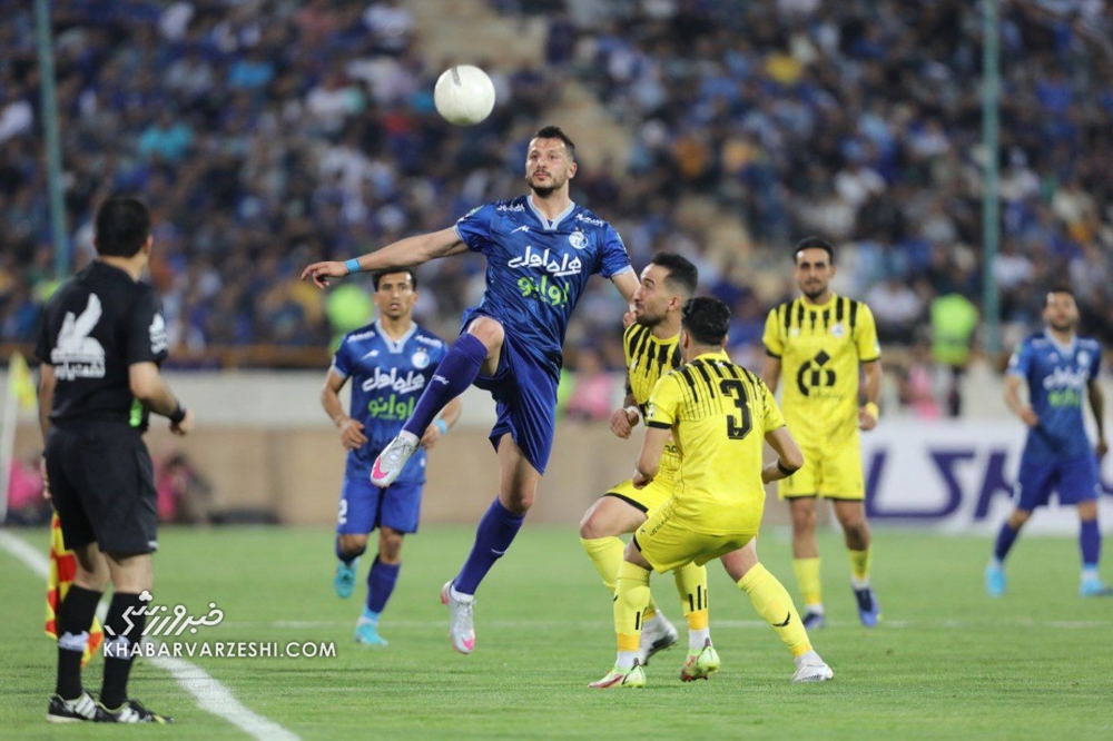 همسران و خواهران بازیکنان استقلال هم در استادیوم بودند/ در بازی دیر وقت مسجدسلیمان هم دنبال سه امتیازیم/ استقلال بازنده می شد هم جو آزادی خراب نمی شد